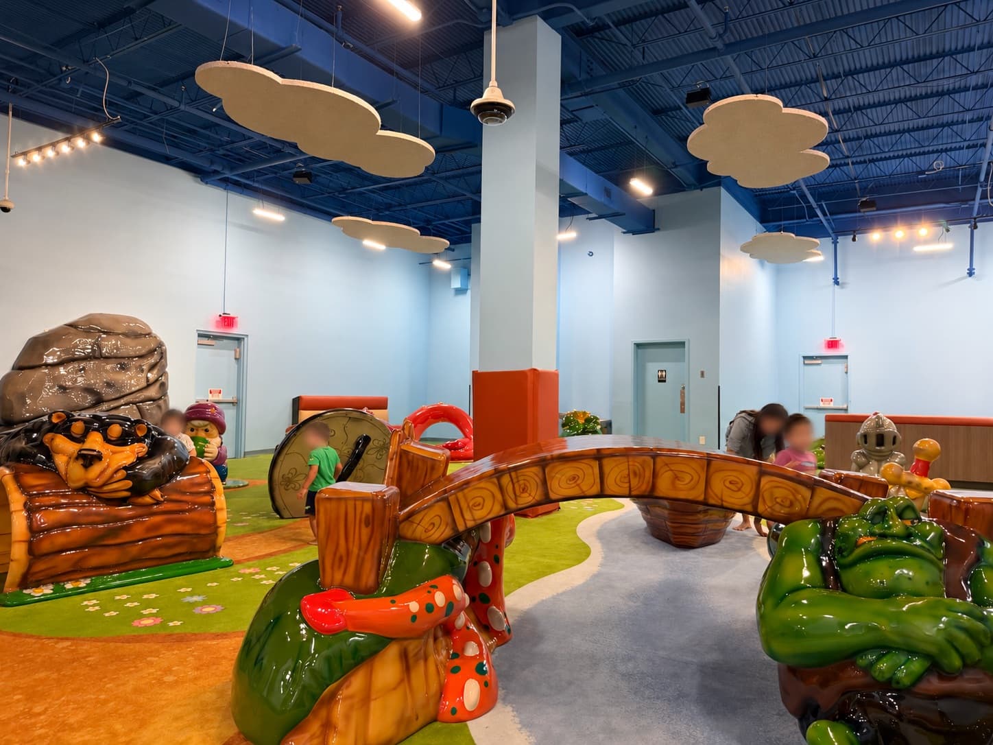 Cloud-shaped Tectum® hanging clouds above the bridge and medieval soft-play structures at Frolic’s Castle